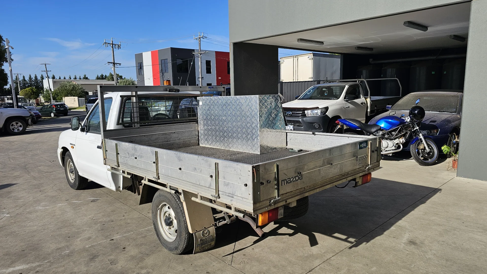 Mazda B2600 2003 White Manual Petrol