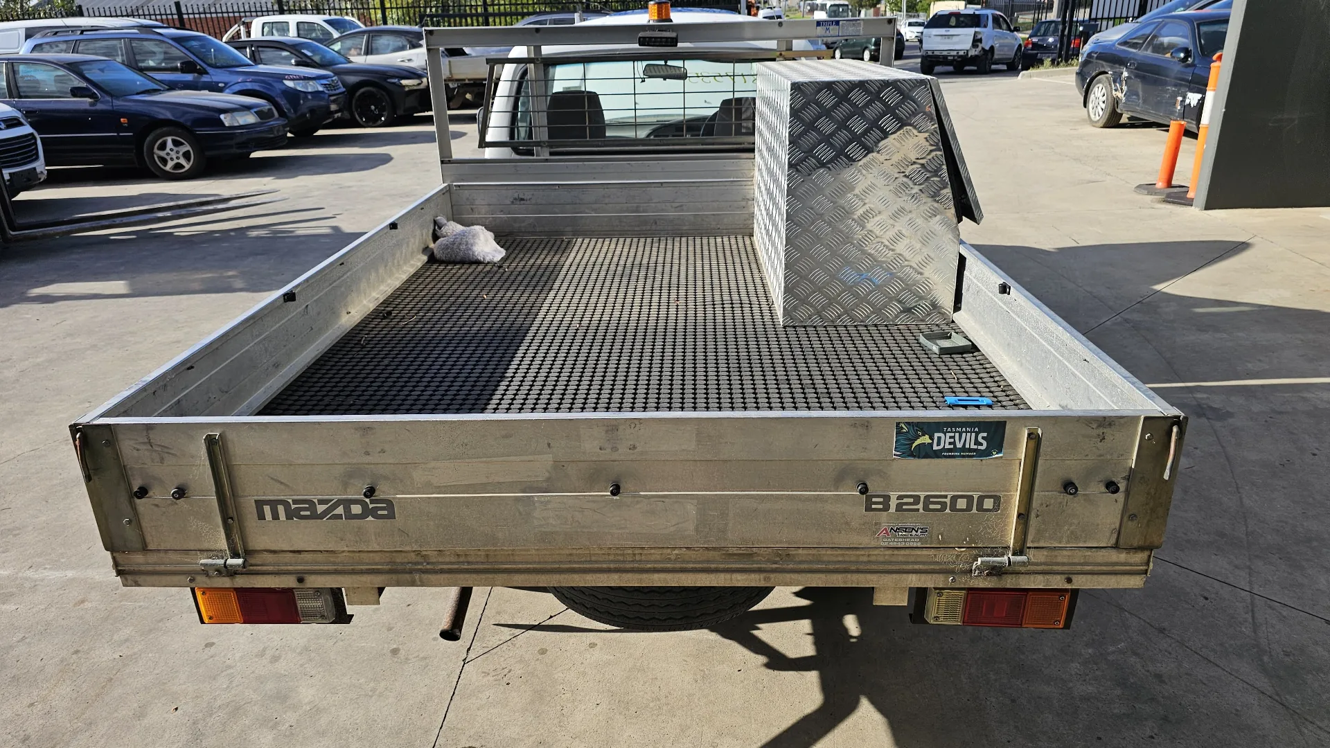 Mazda B2600 2003 White Manual Petrol