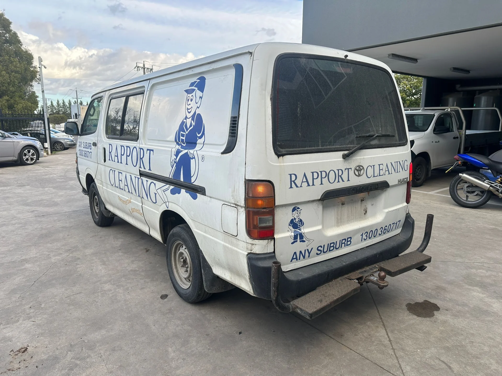 Toyota Hiace 2002 White Auto Petrol